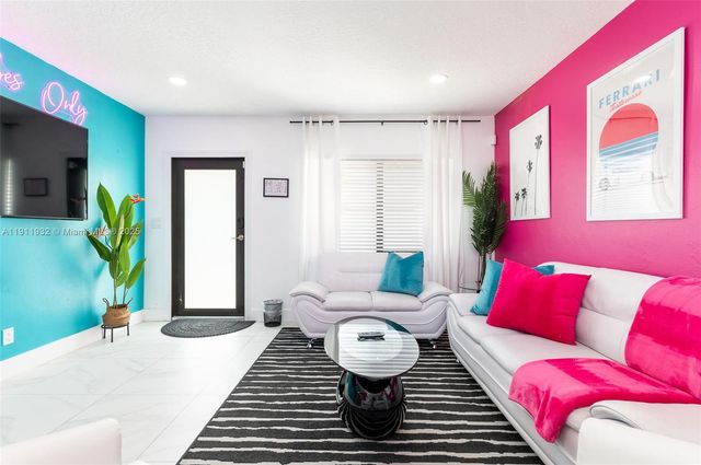 329 SE 12th Ave, Pompano Beach, FL 33060