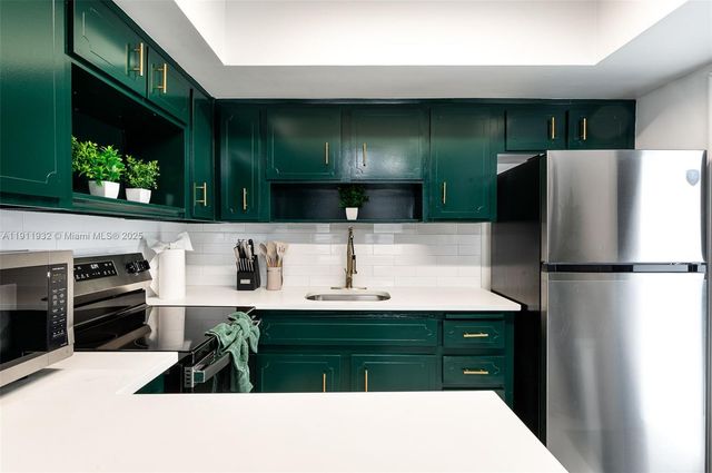 329 SE 12th Ave, Pompano Beach, FL 33060