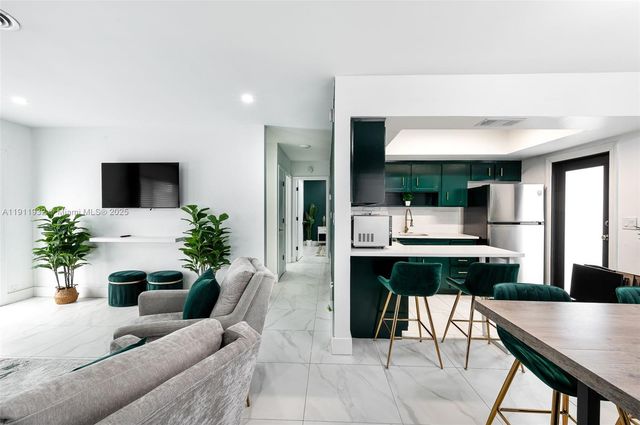 329 SE 12th Ave, Pompano Beach, FL 33060