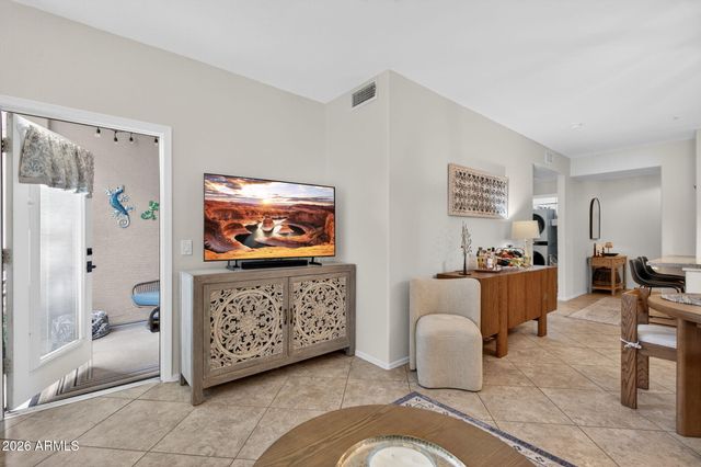 435 W RIO SALADO Parkway 204, Tempe, AZ 85281