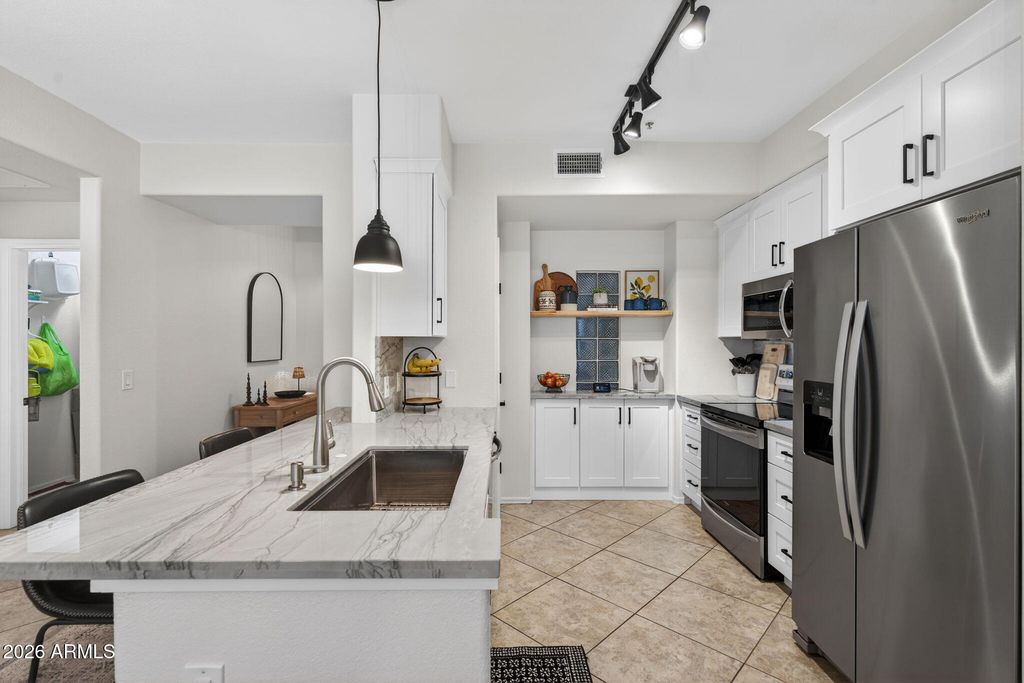 435 W RIO SALADO Parkway 204, Tempe, AZ 85281