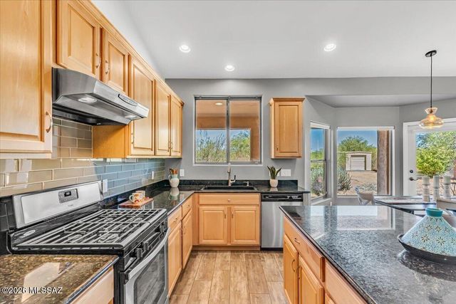 15997 W Short Cotton Place, Marana, AZ 85653