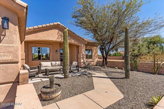 15997 W Short Cotton Place, Marana, AZ 85653