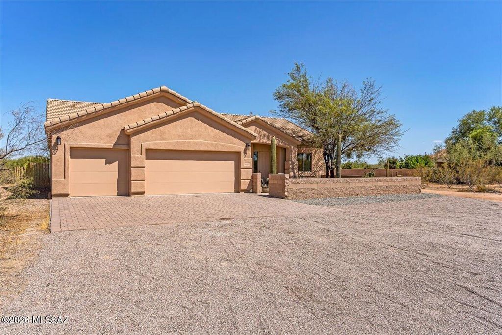 15997 W Short Cotton Place, Marana, AZ 85653