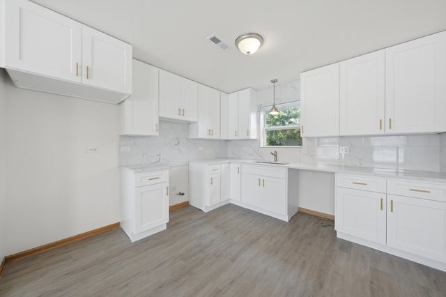 7918 S Greenwood Avenue, Chicago, IL 60619