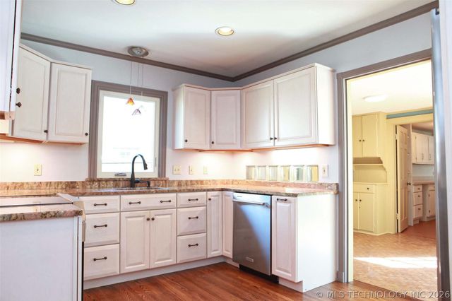 2325 S Columbia Place, Tulsa, OK 74114