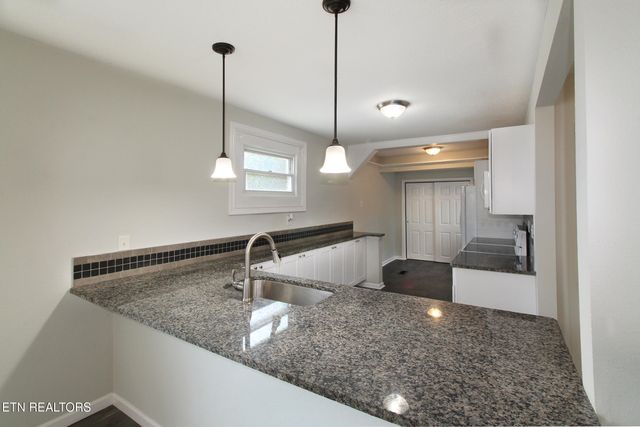1361 Dalton St, Alcoa, TN 37701