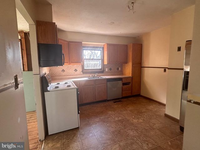 1051 BRADFORD DR, Williamstown, NJ 08094