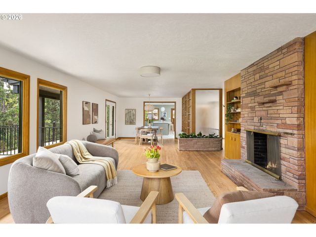 7300 Ne SACRAMENTO St, Portland, OR 97213