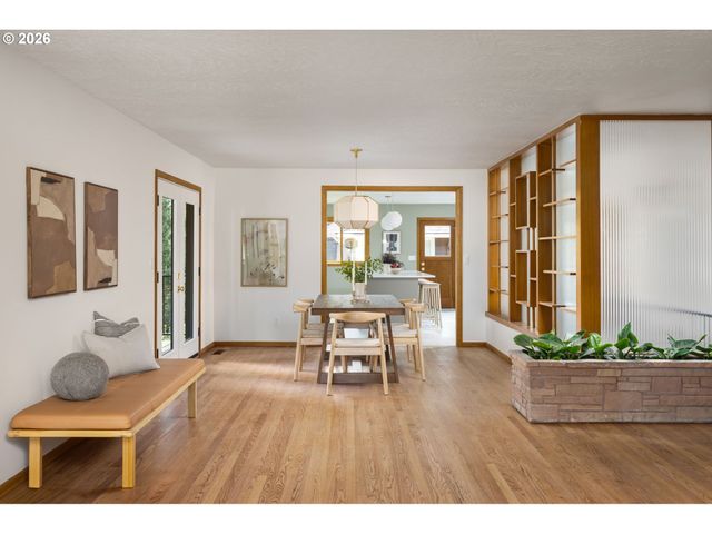 7300 Ne SACRAMENTO St, Portland, OR 97213
