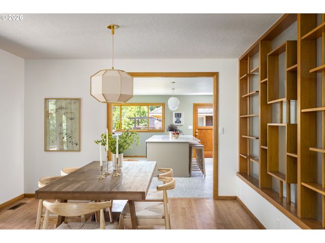 7300 Ne SACRAMENTO St, Portland, OR 97213