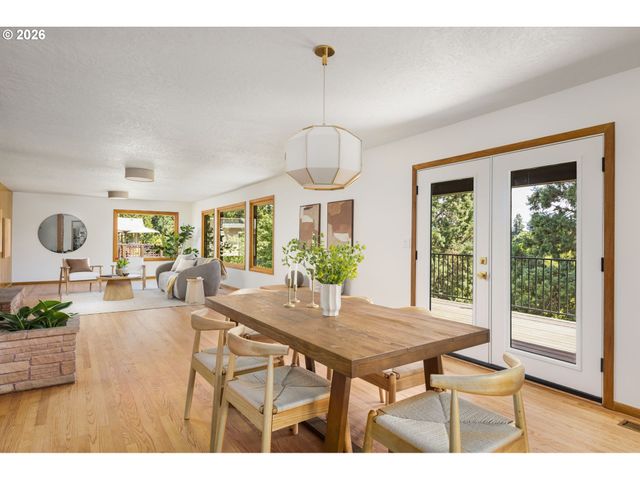 7300 Ne SACRAMENTO St, Portland, OR 97213
