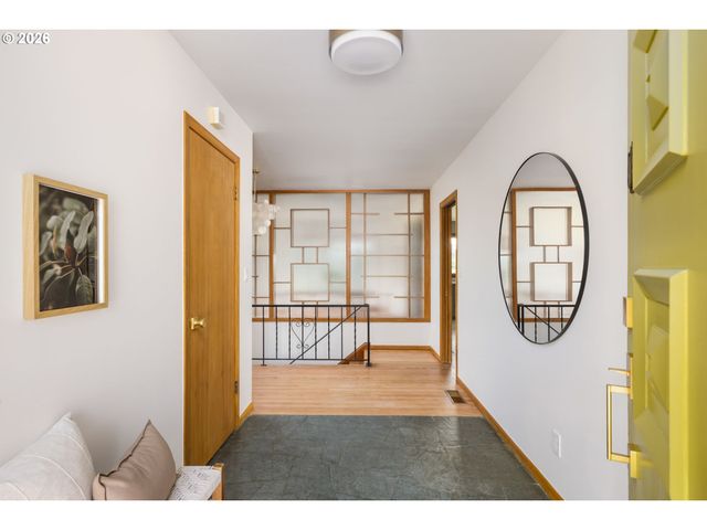 7300 Ne SACRAMENTO St, Portland, OR 97213