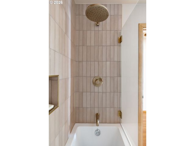 7300 Ne SACRAMENTO St, Portland, OR 97213