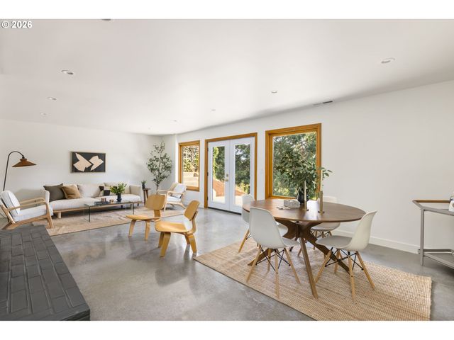 7300 Ne SACRAMENTO St, Portland, OR 97213