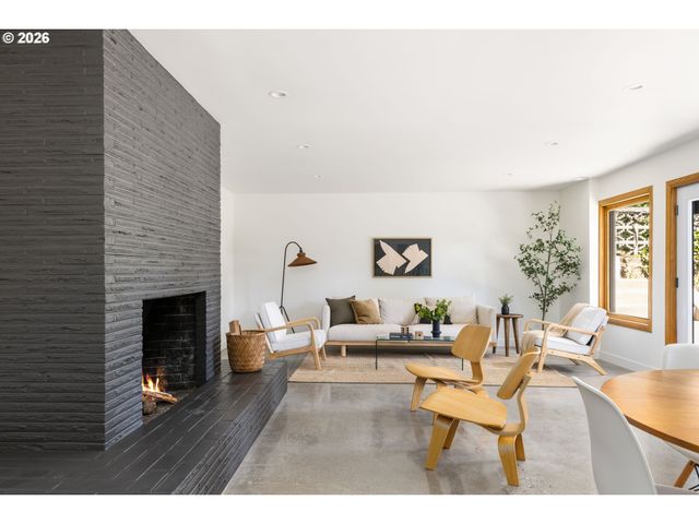 7300 Ne SACRAMENTO St, Portland, OR 97213