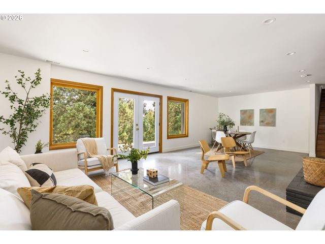 7300 Ne SACRAMENTO St, Portland, OR 97213