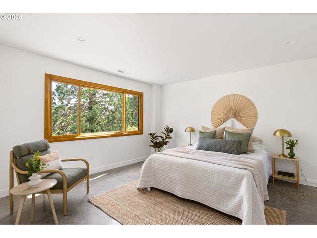 7300 Ne SACRAMENTO St, Portland, OR 97213