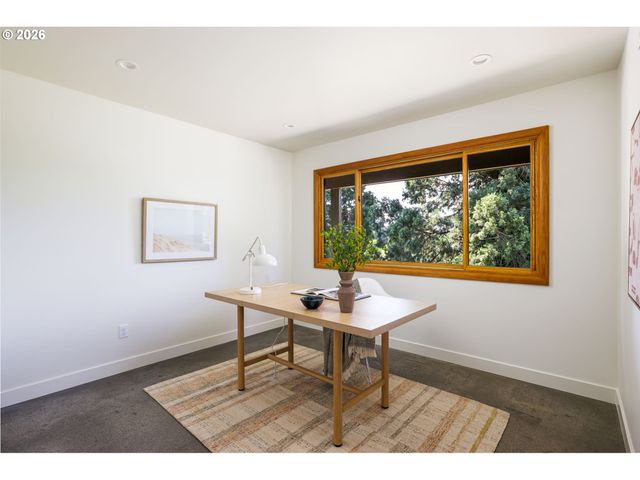 7300 Ne SACRAMENTO St, Portland, OR 97213