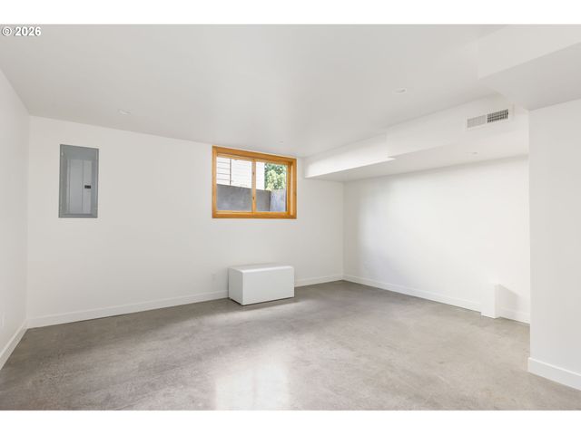 7300 Ne SACRAMENTO St, Portland, OR 97213
