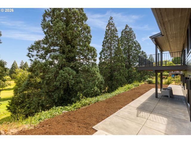 7300 Ne SACRAMENTO St, Portland, OR 97213