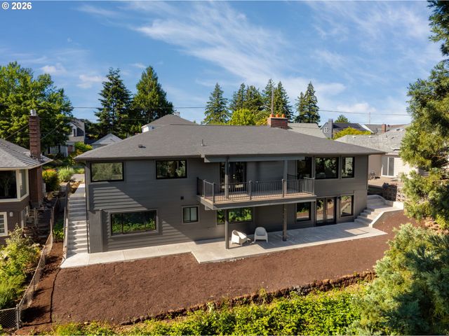 7300 Ne SACRAMENTO St, Portland, OR 97213