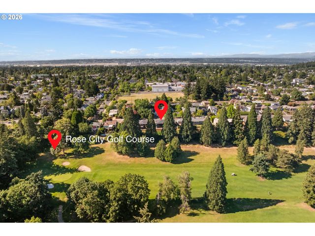 7300 Ne SACRAMENTO St, Portland, OR 97213
