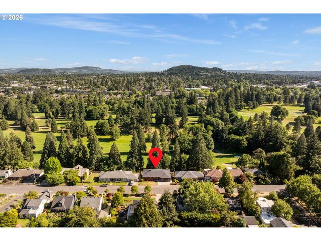 7300 Ne SACRAMENTO St, Portland, OR 97213