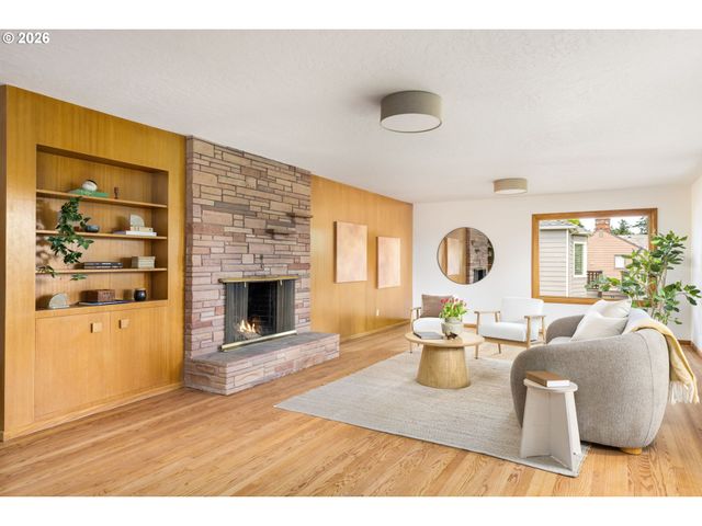 7300 Ne SACRAMENTO St, Portland, OR 97213