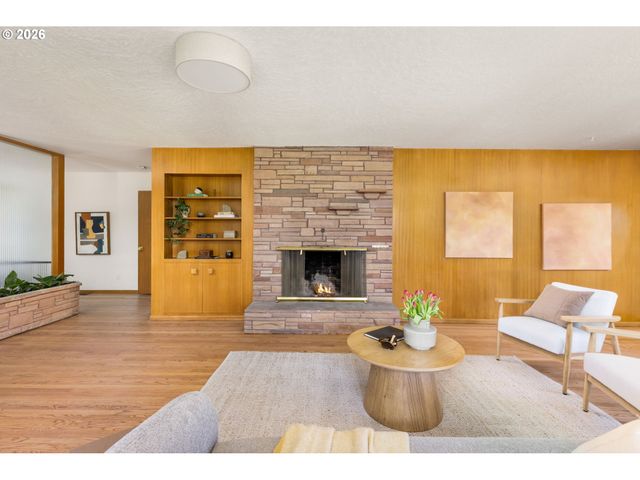 7300 Ne SACRAMENTO St, Portland, OR 97213