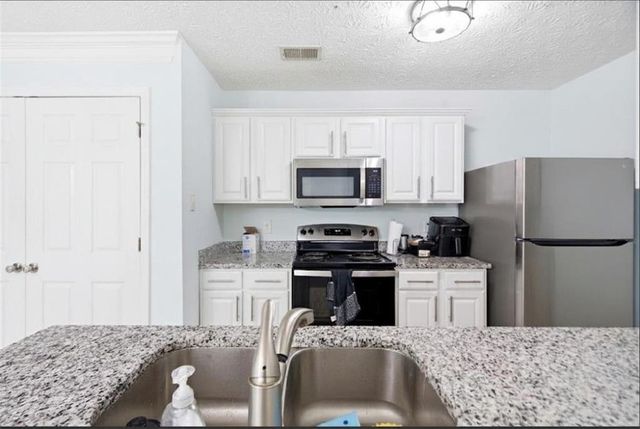 5606 Union Pointe Drive, Union City, GA 30291