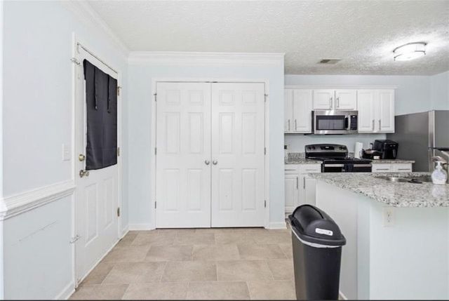 5606 Union Pointe Drive, Union City, GA 30291