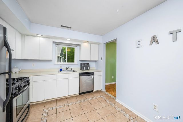 215 Windgate Circle E, Monroe, CT 06468