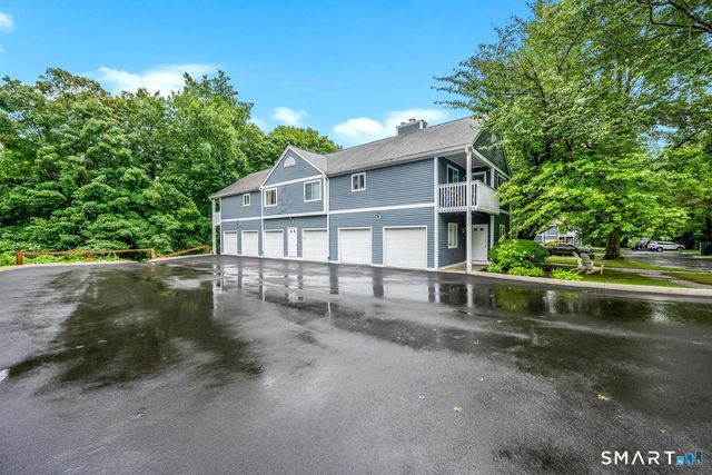 215 Windgate Circle E, Monroe, CT 06468