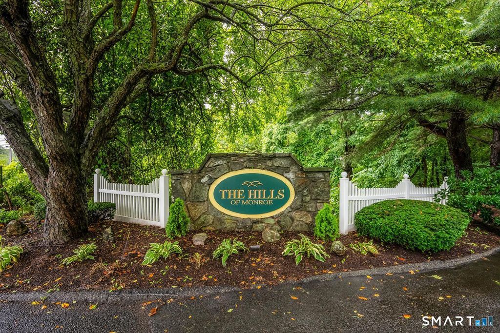 215 Windgate Circle E, Monroe, CT 06468