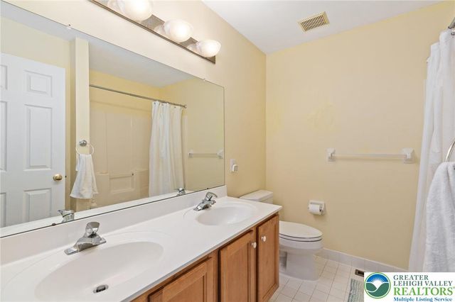 2190 Beechwood Street, Upper Macungie Twp, PA 18069