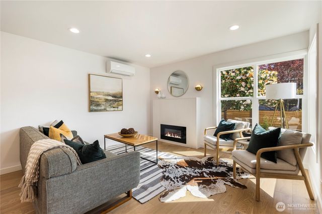 828 NE 95th Street, Seattle, WA 98115