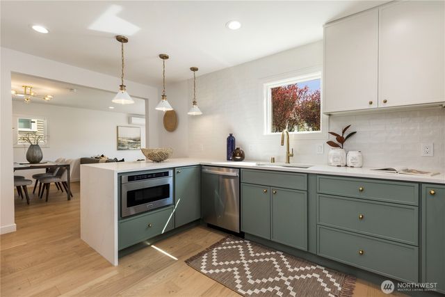 828 NE 95th Street, Seattle, WA 98115