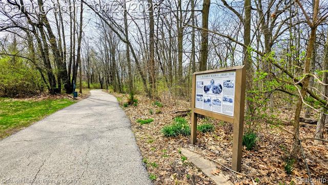 454 Maple Cove Circle 19, Saline, MI 48176