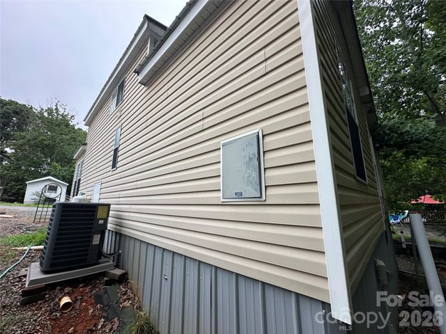 108 Hummingbird Circle, New London, NC 28127