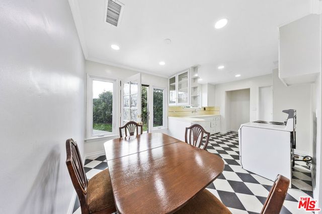 1926 Hauser Boulevard, Los Angeles, CA 90016