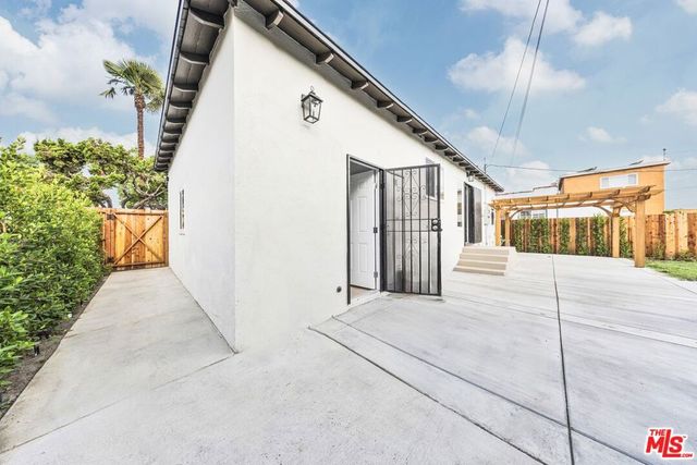 1926 Hauser Boulevard, Los Angeles, CA 90016