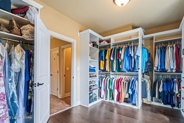 1404 Mulligan Dr, Fisherville, KY 40023