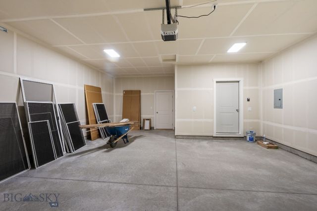 713 Spaniel Lane, Belgrade, MT 59714