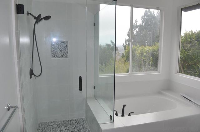 6135 Glenchester Row, La Jolla, CA 92037