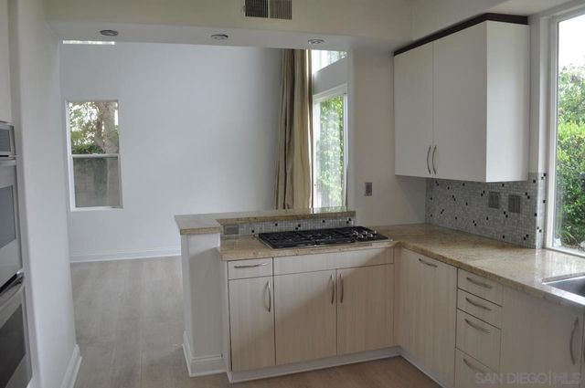 6135 Glenchester Row, La Jolla, CA 92037