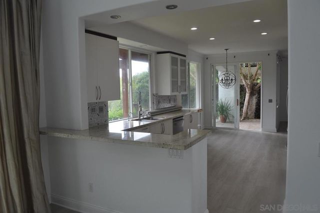 6135 Glenchester Row, La Jolla, CA 92037