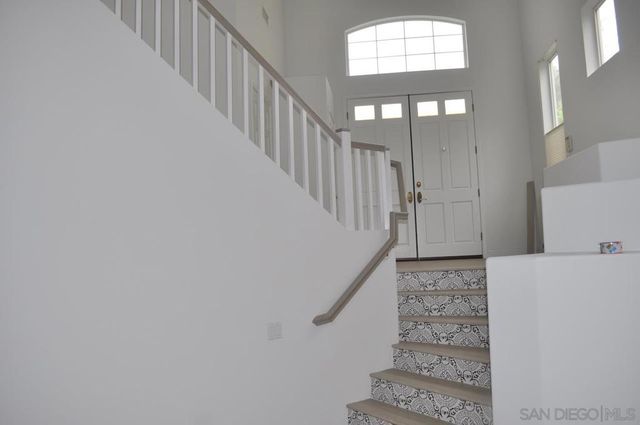 6135 Glenchester Row, La Jolla, CA 92037