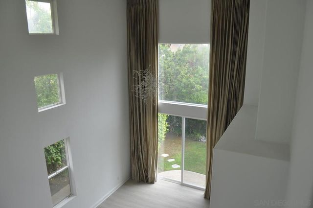 6135 Glenchester Row, La Jolla, CA 92037