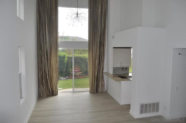 6135 Glenchester Row, La Jolla, CA 92037